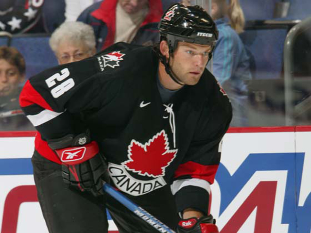Robyn Ragehr 🇨🇦 Robyn Regehr Set To Retire From NHL – International Hockey Lineal ...